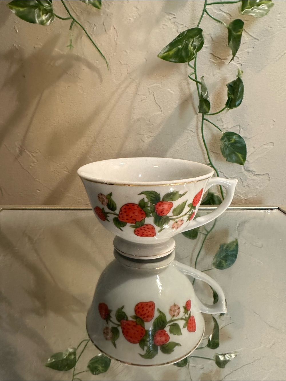 Strawberry Pattern White Porcelain Teacup - Classic Floral Drinkware